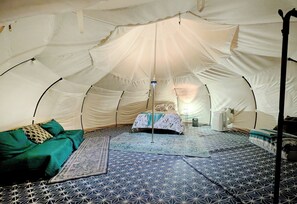 Room - Glamping in Stunning Woods w/Hot Tub and Sauna! - Green Tent (Smithville)