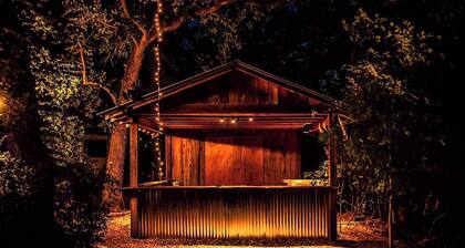 Glamping in Stunning Woods w/Hot Tub and Sauna! - Green Tent