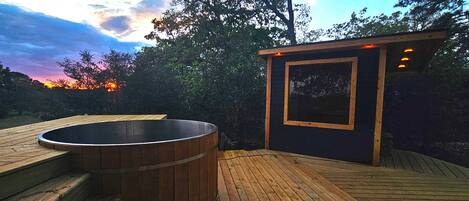 Outdoor spa tub