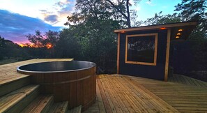 Outdoor spa tub - Glamping in Stunning Woods w/Hot Tub and Sauna! - Green Tent (Smithville)