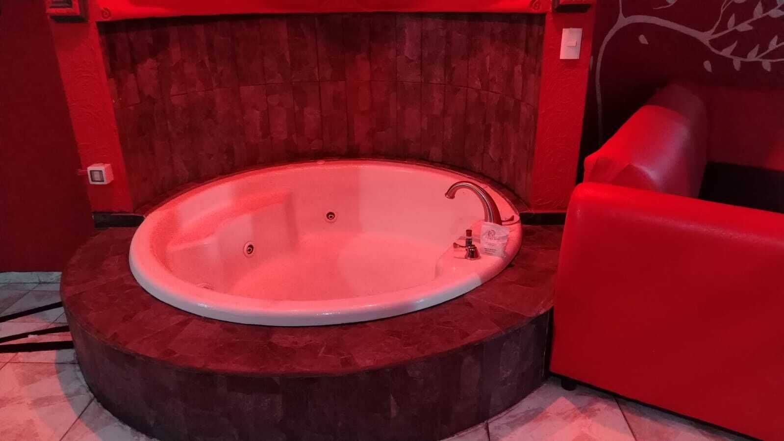Habitación Deluxe, 1 cama King size, hidromasaje, vista al jardín | Baño
