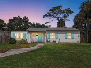 Exterior - Sandy Toes Family Retreat (Jacksonville Beach)