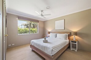 5 bedrooms, iron/ironing board, Internet - Courtside | Margaret River NEW (Margaret River)