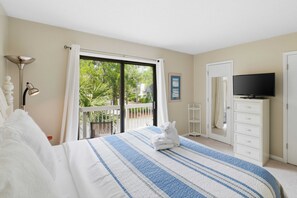 Room - Fairway hideaway on the 7th hole, beach, bikes, smiles (Hilton Head Island)