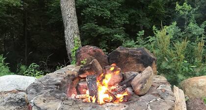 Under 500 dollars per night! Oversized 5BR & 4BA home in Meredith NH area!