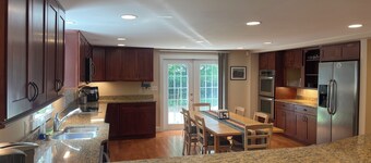 3 Living Rooms, 5BR,4BA,Big Kitchen, Meredith Area!Spacious group accommodations