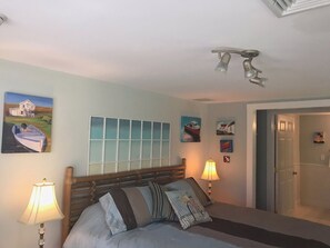 5 bedrooms, iron/ironing board, WiFi, bed sheets - Under 500 dollars per night! Oversized 5BR & 4BA home in Meredith NH area! (New Hampton)