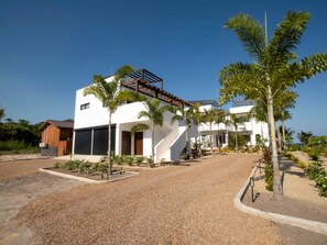 Exterior - Casa Norte – Oceanfront Villa (Placencia)