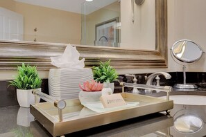 Bathroom - Sin City Suite @ MGM Signature (Las Vegas)