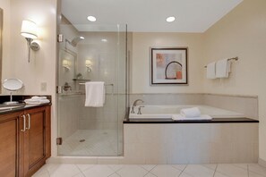 Shower, jetted bath, hair dryer, towels - Sin City Suite @ MGM Signature (Las Vegas)