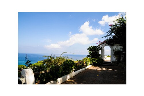 Villa la Prua: A Terrace by the Sea with Pool and Historic Charm