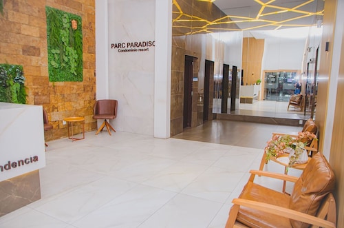 Apartamento c Varanda Ar Piscina Sauna e Hidro