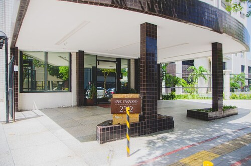 Apartamento c Varanda Ar Piscina Sauna e Hidro