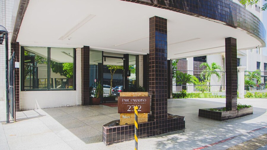 Apartamento c Varanda Ar Piscina Sauna e Hidro