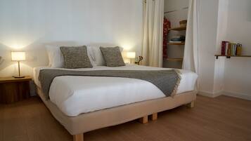 1 bedroom, desk, iron/ironing board, free WiFi