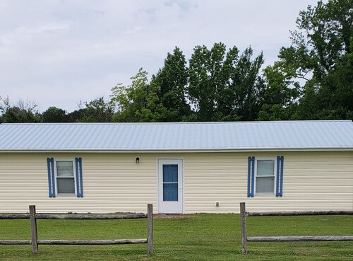  Cozy 2 bedroom home for hunting or fishing in Hyde County, North Carolina