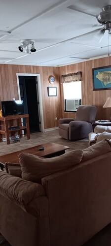  Cozy 2 bedroom home for hunting or fishing in Hyde County, North Carolina