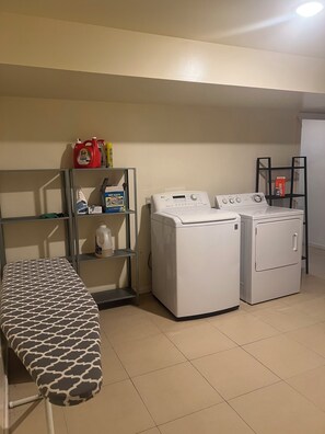 Interior - Entire house 7 bedrooms and 3 bath (South Salt Lake)