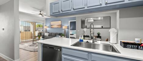 Apartment, 2 Bedrooms, Non Smoking, Kitchen | Private kitchen | Fridge, microwave, oven, stovetop