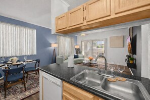 Apartment, 2 Bedrooms, Non Smoking, Kitchen | Interior - Kota - Enugula Estates (Scottsdale)