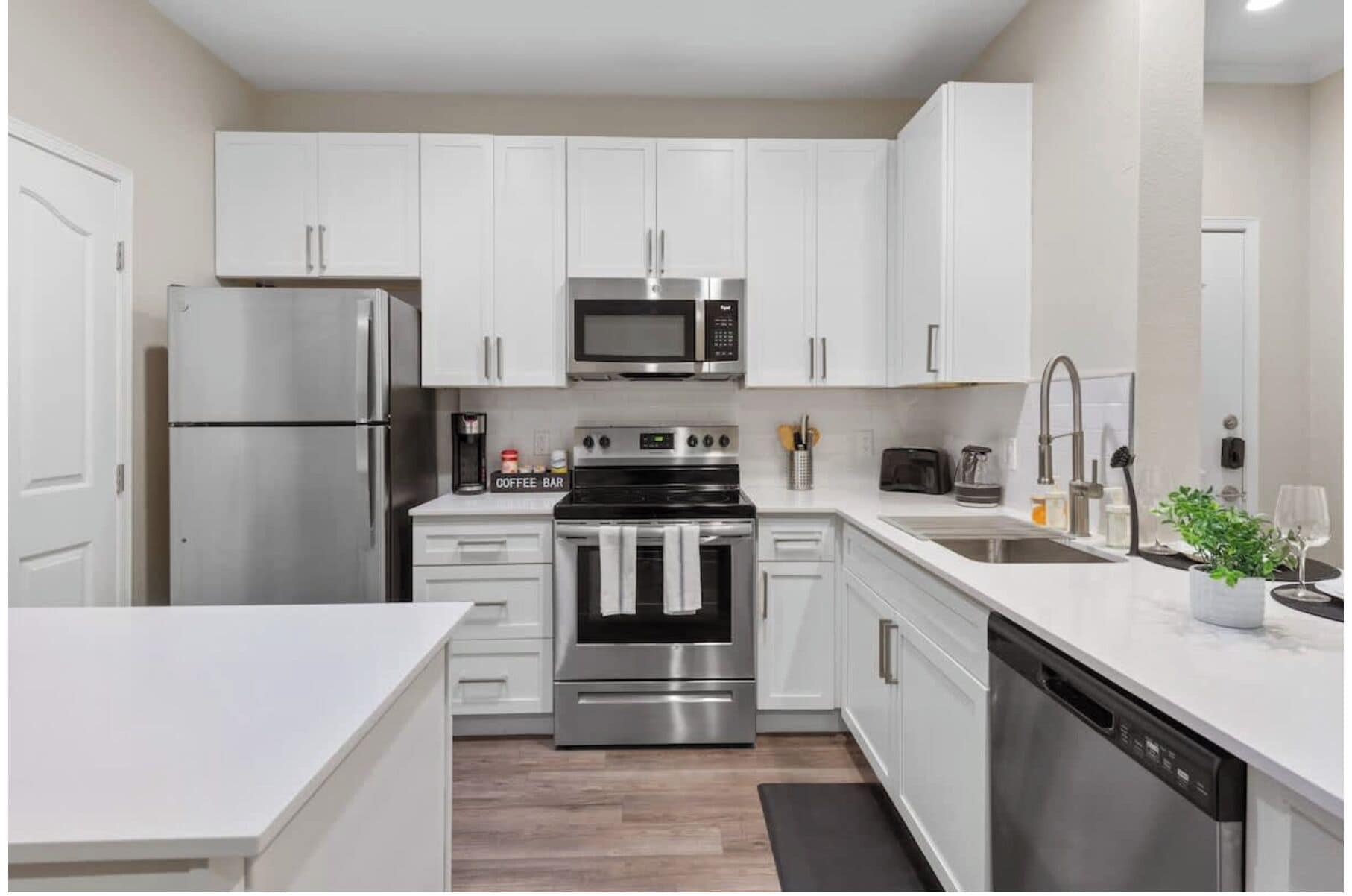 Departamento, 2 habitaciones, para no fumadores, cocina | Cocina privada | Refrigerador, microondas, horno y parrilla de estufa 