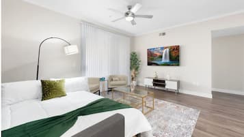 Apartment, 2 Bedrooms, Non Smoking, Kitchen | Desk, laptop workspace, blackout drapes, free WiFi