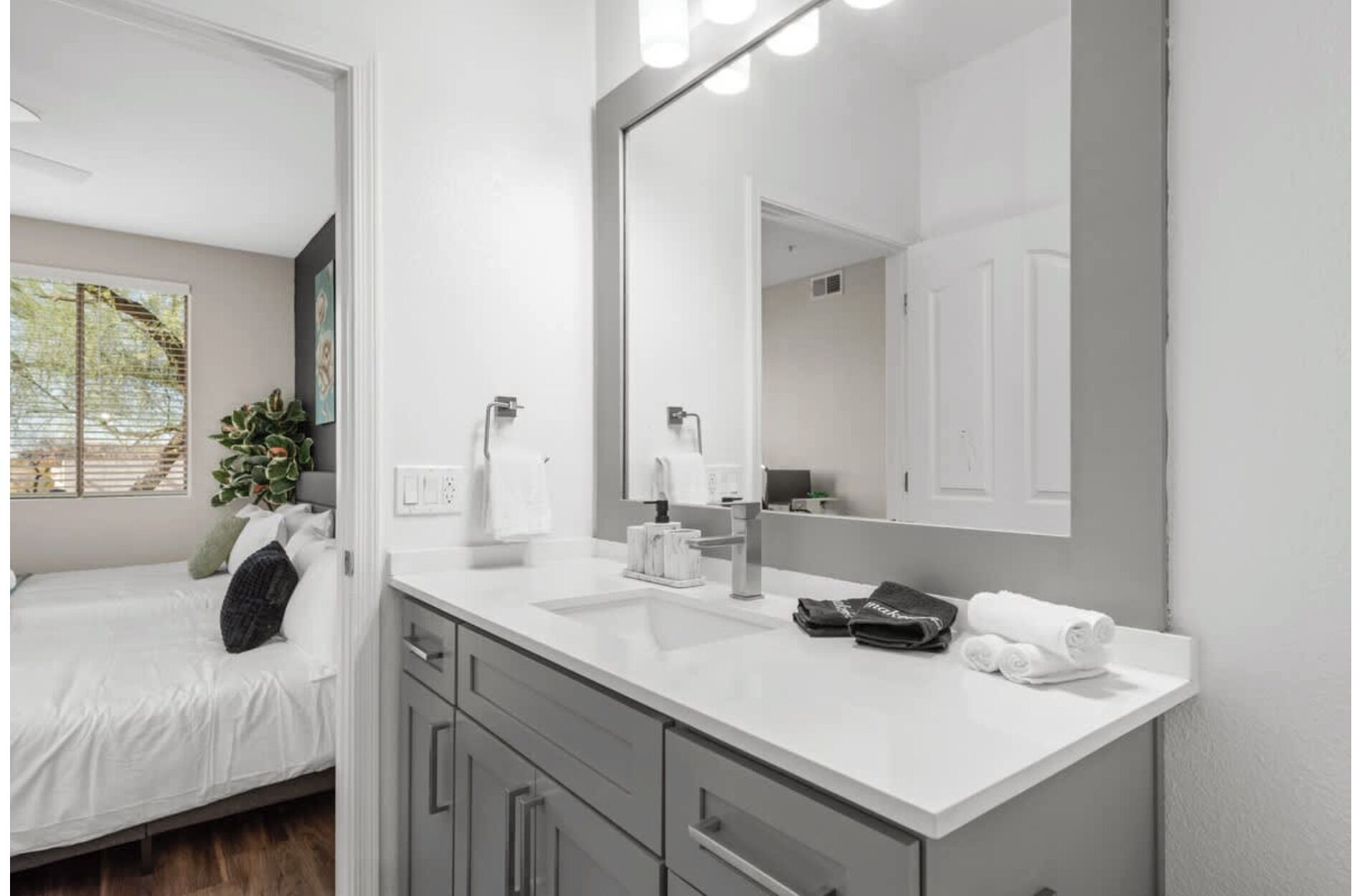 Apartment, 2 Bedrooms, Non Smoking, Kitchen | Bathroom | Towels, soap, shampoo, toilet paper