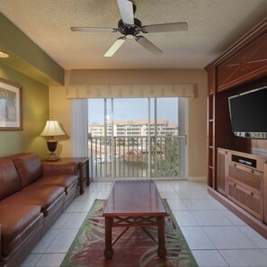 Living area - Charming 2 bedroom 2 full bath resort. Just 5 minutes from Disney (Kissimmee)