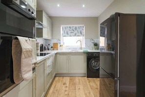 Fridge, microwave, oven, stovetop - Perfect Booking | 4 Bed Home with Garden Dining (Rhondda Cynon Taf)