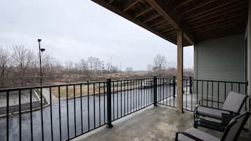 Apartment, 2 Bedrooms, Non Smoking, Kitchen | Terrace/patio