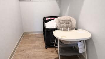 Apartment, 2 Bedrooms, Non Smoking, Kitchen | Interior