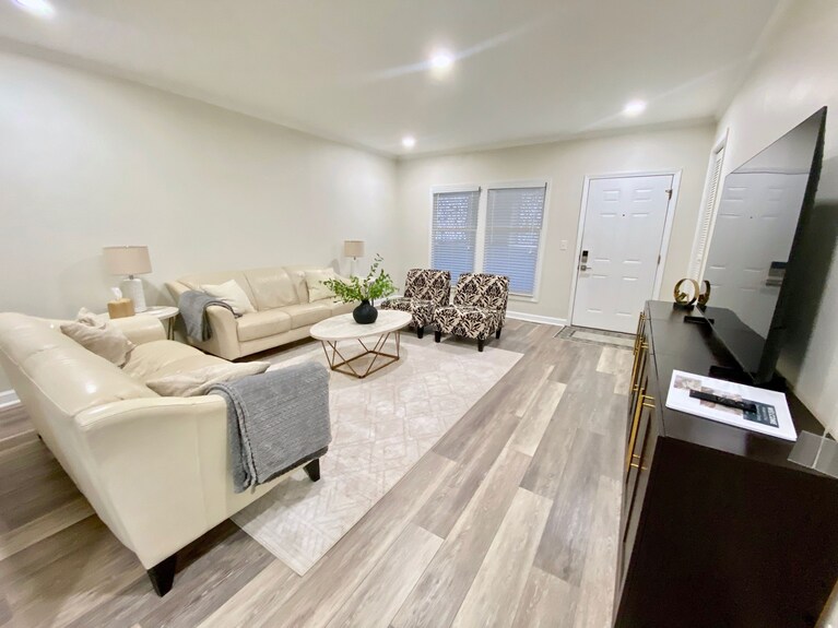2 Bedrooom Condo On Main Street. Downtown, Newly Renovated, & Chic - Greenville, ME