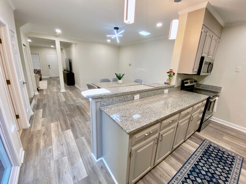 2 Bedrooom Condo on Main Street. Downtown, Newly Renovated, & Chic