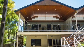 Exterior detail - Picnic Bay Apartment 3. – Relaxed Beachside Escape (Picnic Bay)