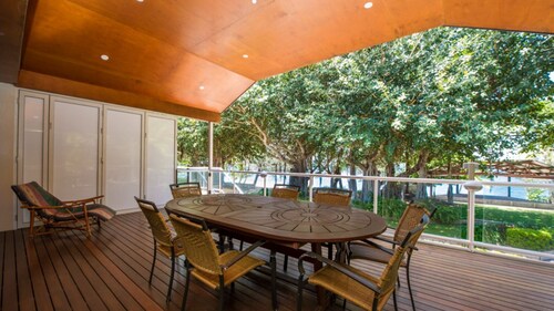 Picnic Bay Apartment 3. – Relaxed Beachside Escape