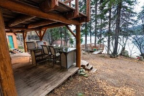 Outdoor dining - Corky`s Cabin | Lake Front w/Private Dock (Kalispell)