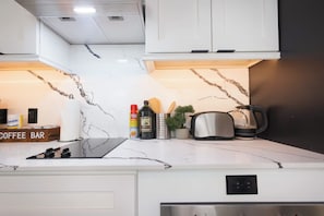 Departamento, 2 habitaciones, para no fumadores, refrigerador | Cocina privada | Refrigerador, microondas, horno y parrilla de estufa