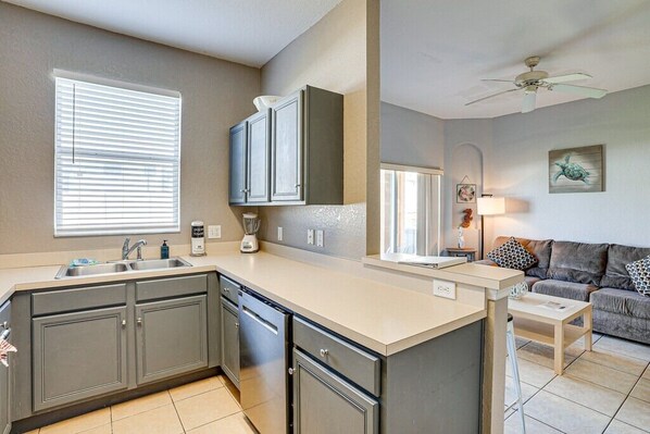 Interior - Spacious 4-bedroom condo right outside of Disney with lovely amenities (Davenport)