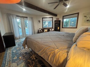 Room - Lakeview Lakeside Retreat • 4BR • Huge Deck • Dog-Friendly • ADA Accessible (Lakeside)