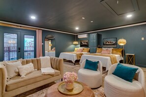 Interior - Bachelorette Pool House FW (Edgecliff Village)
