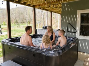 Outdoor spa tub