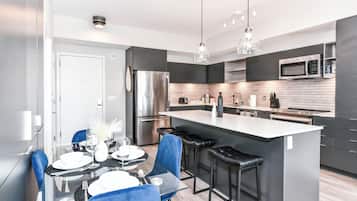 Apartment, 2 Bedrooms, Non Smoking, Kitchen | Dining