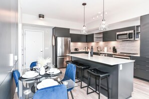 Apartment, 2 Bedrooms, Non Smoking, Kitchen | Dining - The Sur by Stylish Stays (Arlington)