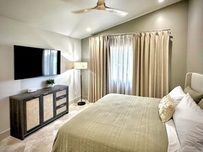 Room - Tranquil Lake Vibes - 1.7mi from Restaurants & Downtown Chandler. (Chandler)