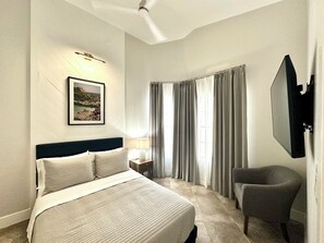 Room - Tranquil Lake Vibes - 1.7mi from Restaurants & Downtown Chandler. (Chandler)