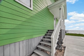 A staircase leading to a porch with a view of the ocean. - The Happy Beach House (San Leon)