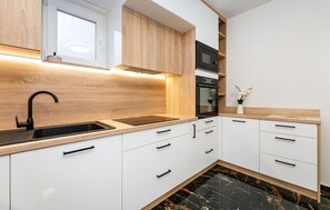 Fridge, microwave, oven, stovetop - Cozy apartment in Jasenice with house sea view (Jasenice)