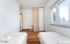 3 chambres, fer et planche à repasser, lit parapluie, Wi-Fi gratuit