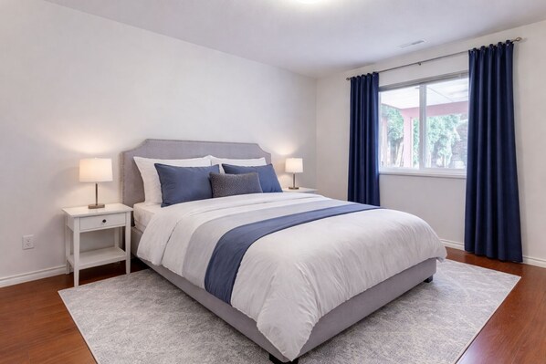 3 bedrooms, iron/ironing board, internet, bed sheets