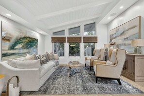 TV, offices - La Jolla Luxury | Designer Home w/ Pool & Jacuzzi! (San Diego)